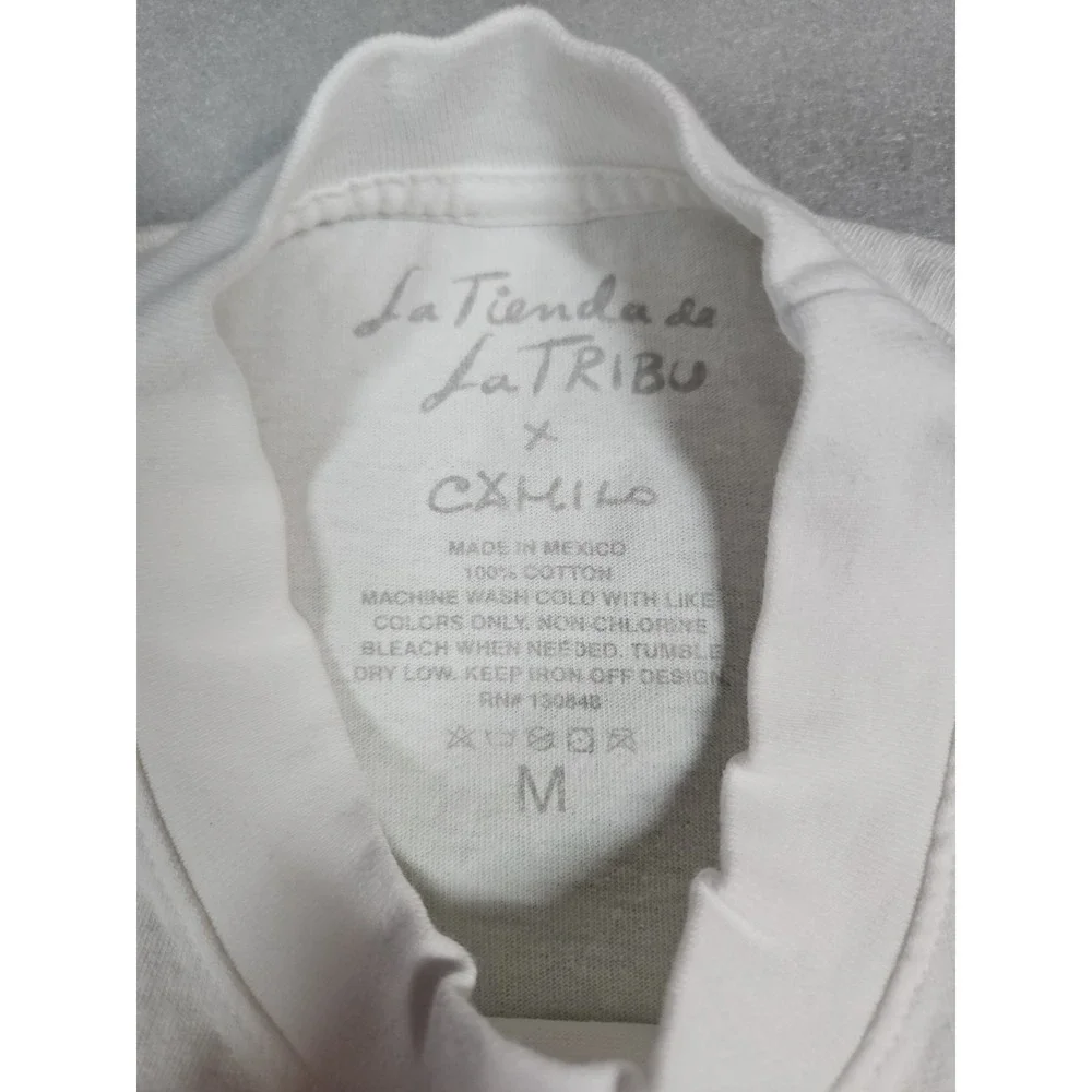 La Tienda de La Tribu Mens White Graphic Print T Shirt Size Medium NWOT‎